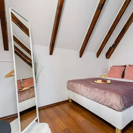 Апартаменти Elegant Loft-style For 10 Варшава
