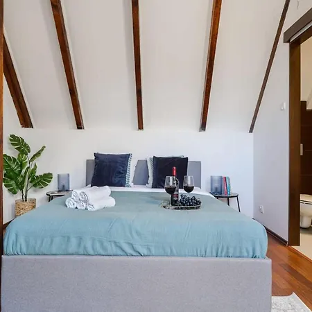 Elegant Loft-style For 10 Апартаменти