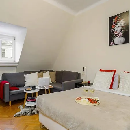 Апартаменти Elegant Loft-style For 10 *