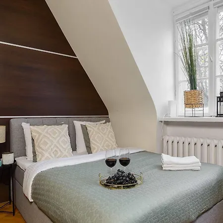 Апартаменти Elegant Loft-style For 10 Варшава