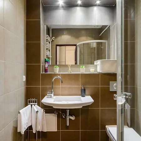 Апартаменти Elegant Loft-style For 10 Варшава