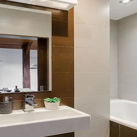 Апартаменти Elegant Loft-style For 10 *